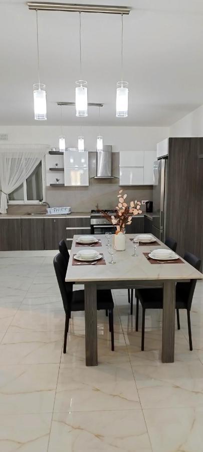 Large And Modern Apartment In The Centre Of Malta موستا المظهر الخارجي الصورة