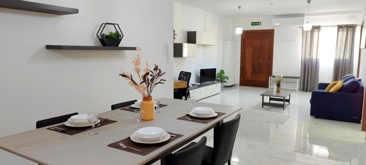 Large And Modern Apartment In The Centre Of Malta موستا المظهر الخارجي الصورة